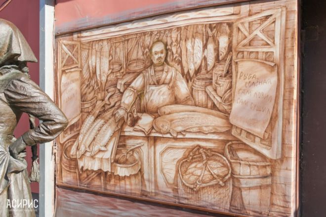 Панно &laquo;Рыбная лавка&raquo; появилось на улице Кожевенной в Нижнем Новгороде - фото 1