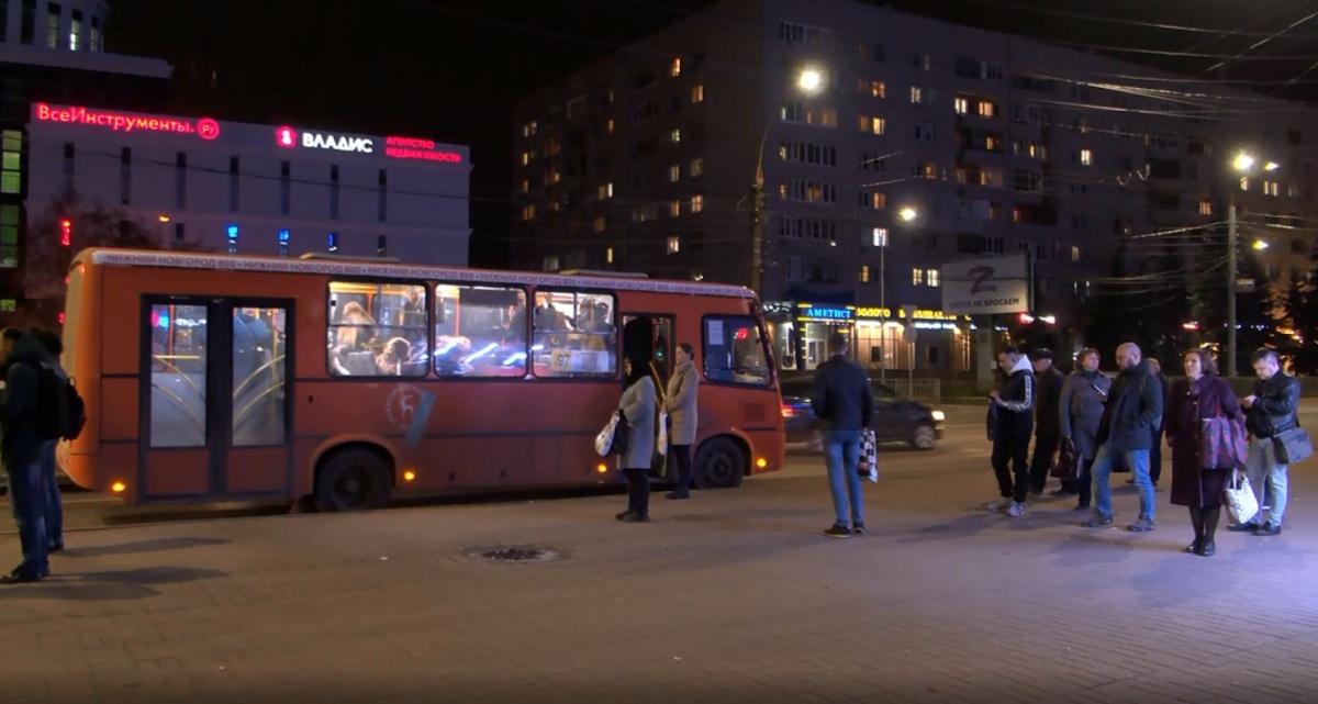 Нижегородцы пожаловались на водителей автобусов, устраивающих гонки между собой - фото 1