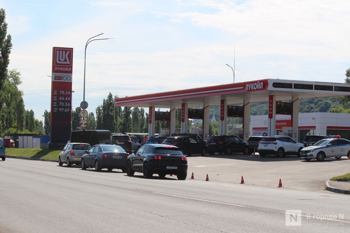 Плачь и смотри: что происходит сейчас на заправках в Нижнем Новгороде &mdash; репортаж &laquo;В городе N&raquo; - фото 1
