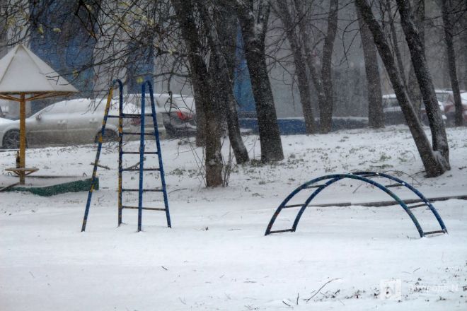 Апрельский апокалипсис в Нижнем Новгороде: фоторепортаж с улиц, заваленных снегом - фото 15