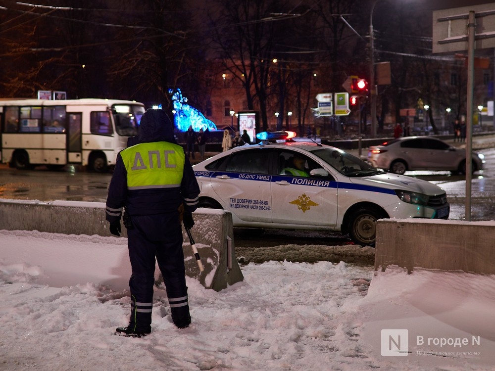 Автомобиль загорелся на площади Советской в Нижнем Новгороде