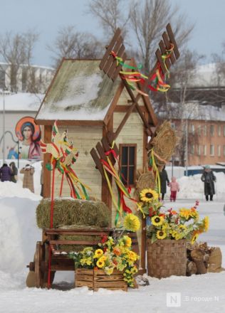 С блинами и в сугробах: как прошла Масленица в Нижнем Новгороде — фоторепортаж - фото 5