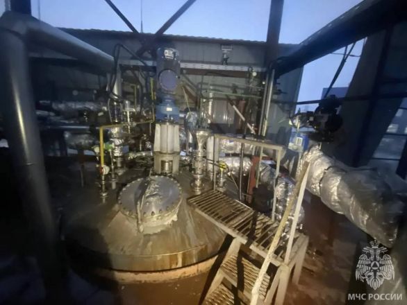 Опубликованы фото с места пожара на химзаводе в Дзержинске - фото 1