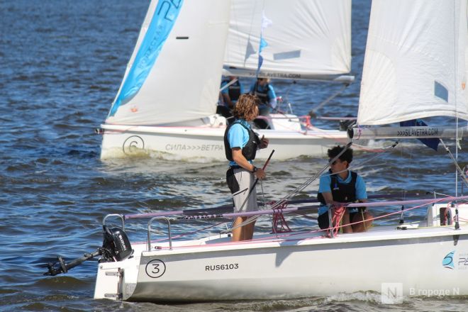 75 яхт и более 500 сапов вышли на Волгу в Нижнем Новгороде в День города - фото 60
