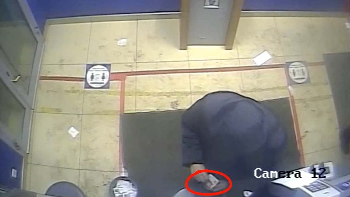 Нижегородец похитил забытые в банкомате 150 тысяч рублей - фото 1