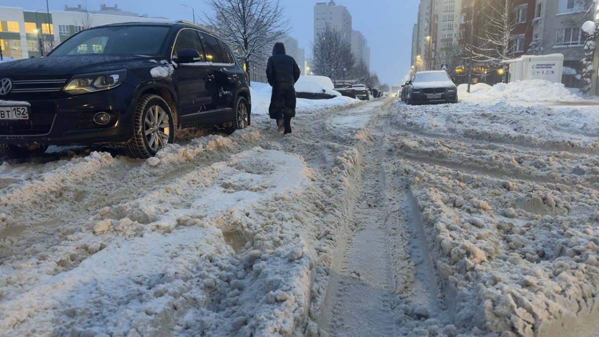 «Сугробы по шею». Показываем, что творится сейчас во дворах Нижнего Новгорода - фото 3