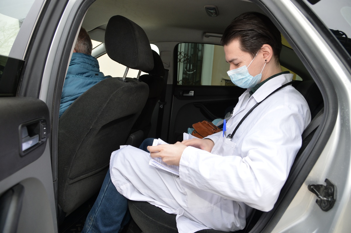 Нижегородские депутаты выделили часть служебных автомобилей медикам - фото 1