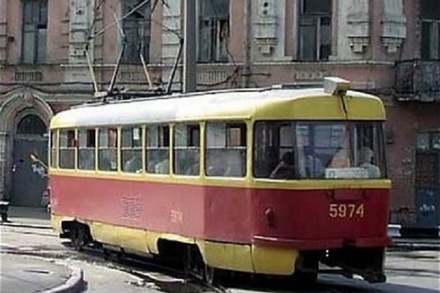 Пенсионерка выпала из трамвая в Московском районе