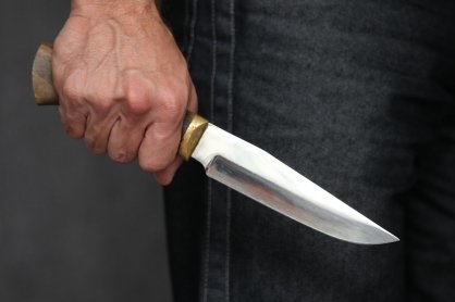 Рецидивист изуродовал ножом лицо соседу в Гагинском районе