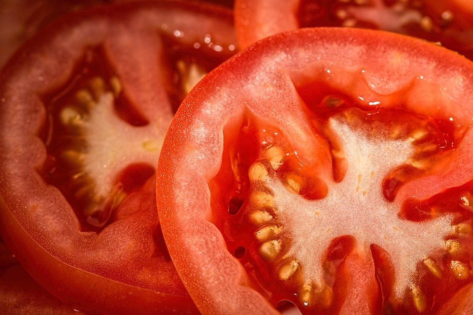 Почему помидоры нельзя хранить в холодильнике? - фото 2