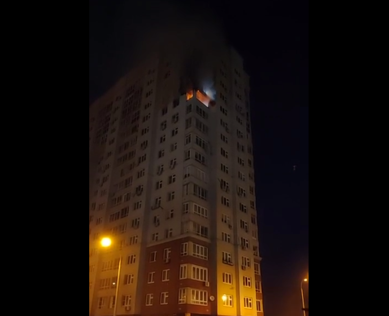 Почти 70 человек эвакуировали из дома в Сормовском районе из-за ночного пожара - фото 1
