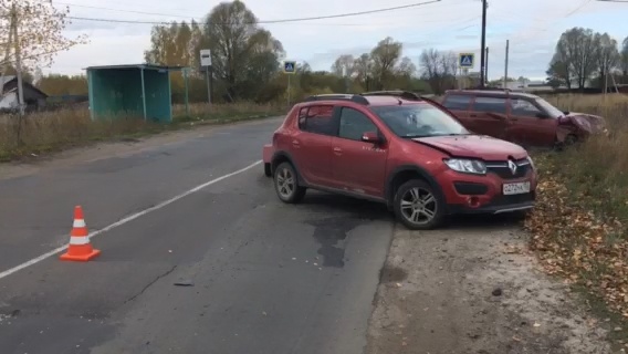 Два водителя попали в больницу после аварии в Выксе - фото 1