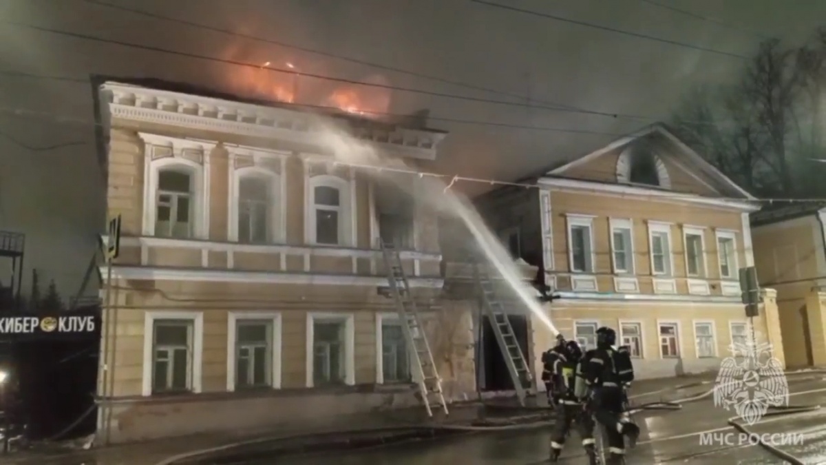 Человек погиб на пожаре на улице Ильинской в Нижнем Новгороде - фото 1