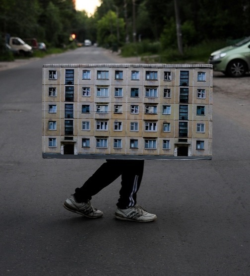 Московский художник выгулял &laquo;хрущевку&raquo; по нижегородским улицам - фото 1