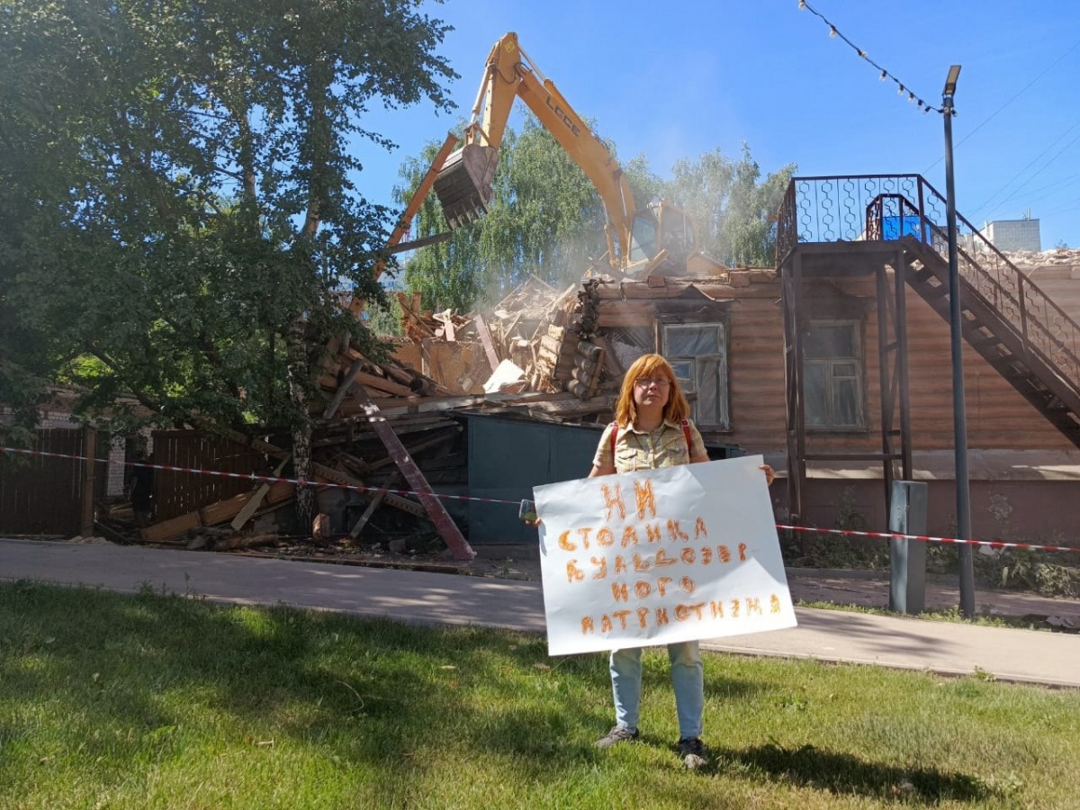 Нижегородская активистка Давыдова устроила пикет из-за сноса домов на  Горького