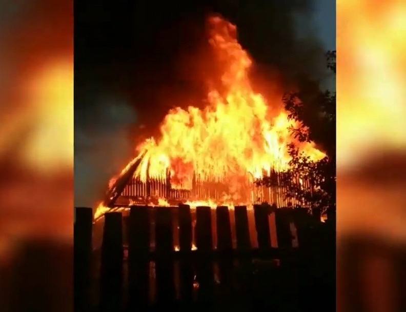 Два дома и автомобиль сгорели в Выксе