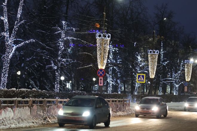 Праздничная иллюминация зажглась на центральной площади Дзержинска - фото 2